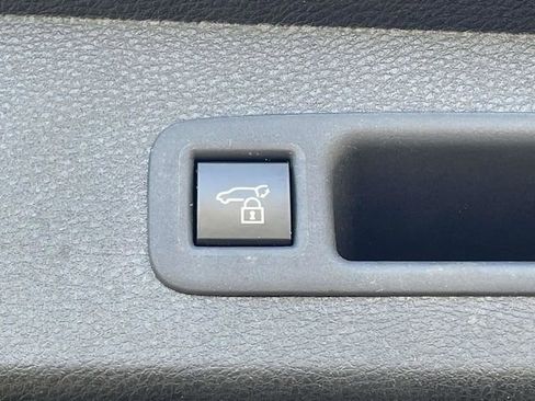 Used 2025 Toyota Sienna XLE image 13