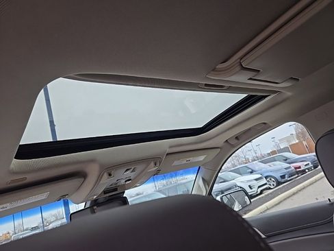 Used 2020 GMC Yukon Denali w/ Denali Premium Package image 15