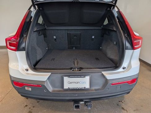 Used 2022 Volvo XC40 P8 Recharge Plus image 7