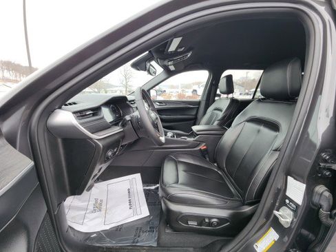 Used 2024 Jeep Grand Cherokee Limited image 28