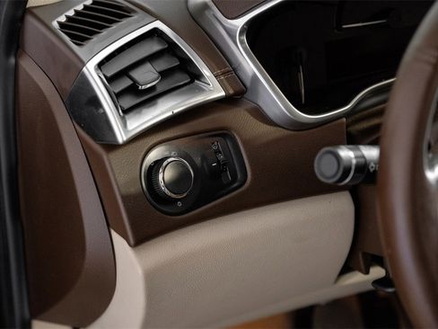 Used 2016 Cadillac SRX Luxury w/ Driver Awareness Package image 24