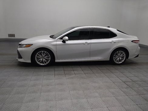 Used 2018 Toyota Camry XLE FWD image 2