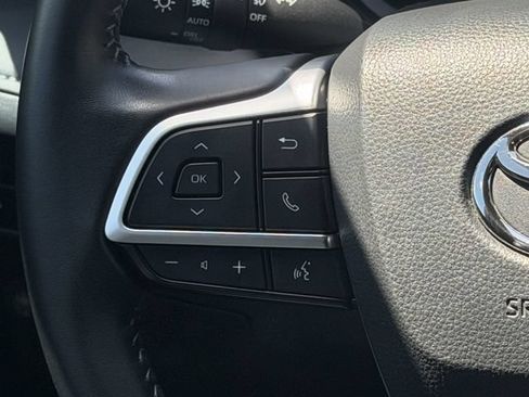 Used 2023 Toyota Highlander XSE FWD image 12