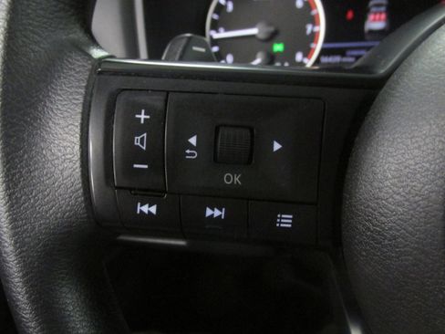 Used 2024 Nissan Rogue S FWD image 31