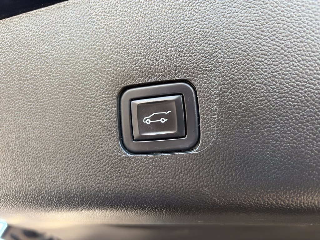 Used 2023 Chevrolet Traverse RS w/ LPO, Floor Liner Package AWD/4WD image 8