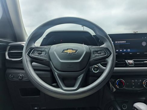 Used 2025 Chevrolet TrailBlazer LT AWD/4WD image 19