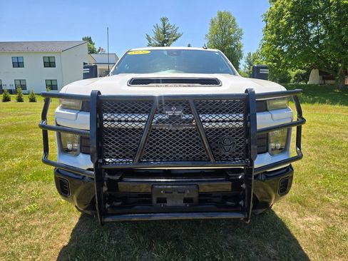 Used 2024 Chevrolet Silverado 2500 Custom w/ Custom Convenience Package AWD/4WD image 2