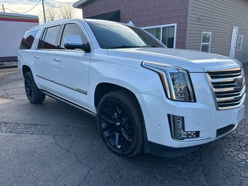 Used 2019 Cadillac Escalade ESV Platinum image 1