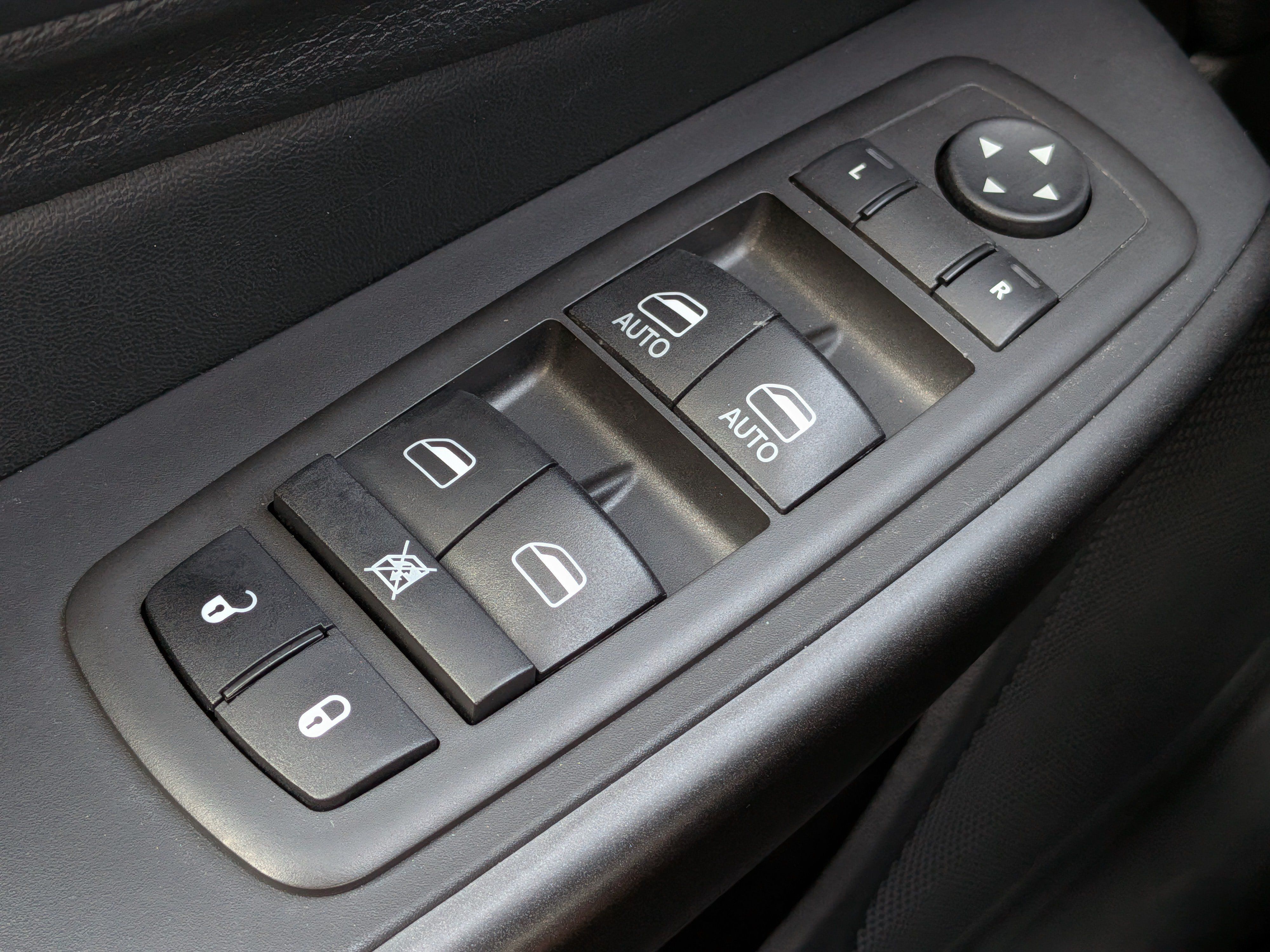 Used 2021 Jeep Cherokee Trailhawk w/ Sun, Sound & Nav Group AWD/4WD image 25