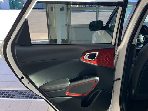 Used 2025 Kia Soul GT-Line image 13