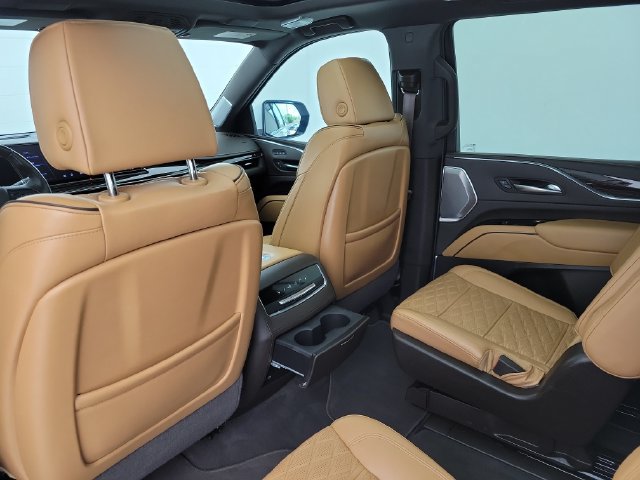 Used 2022 Cadillac Escalade Premium Luxury w/ Performance Package AWD/4WD image 15