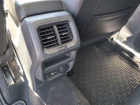 Used 2022 Volkswagen Tiguan SE image 25