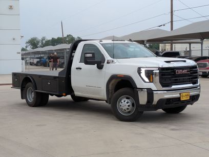 New 2024 GMC Sierra 3500 Pro w/ Convenience Package