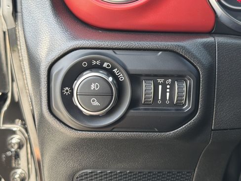 Used 2022 Jeep Gladiator Rubicon w/ Cold Weather Group AWD/4WD image 37