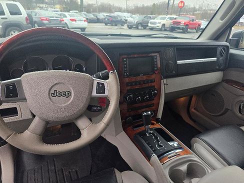 Used 2008 Jeep Commander Overland image 7