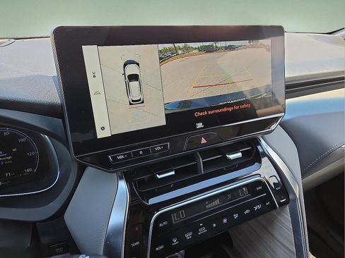 Used 2024 Toyota Venza Limited AWD/4WD image 17