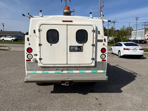 Used 2011 Ford F250 XL w/ Skid Plate Pkg image 4