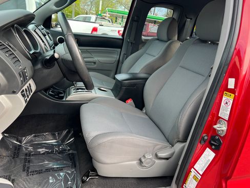 Used 2013 Toyota Tacoma 4x4 Access Cab V6 w/ TRD Sport Pkg image 11