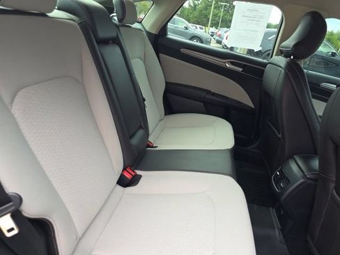 Used 2019 Ford Fusion SE w/ Equipment Group 151A FWD image 11