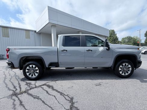 Used 2025 Chevrolet Silverado 2500 Custom w/ Custom Convenience Package AWD/4WD image 4