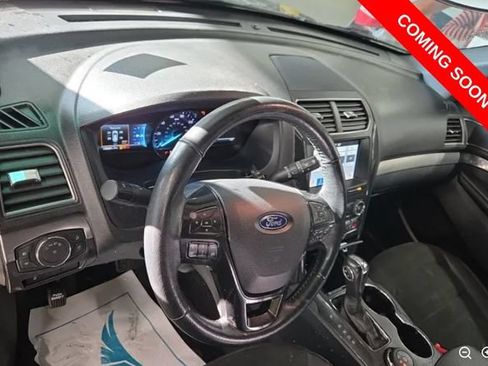 Used 2019 Ford Explorer XLT w/ Equipment Group 202A AWD/4WD image 5