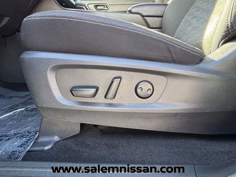 Used 2024 Nissan Pathfinder SV AWD/4WD image 11
