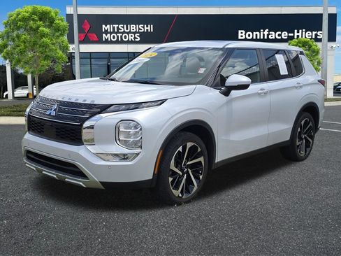 Used 2024 Mitsubishi Outlander SE Black Edition FWD image 3