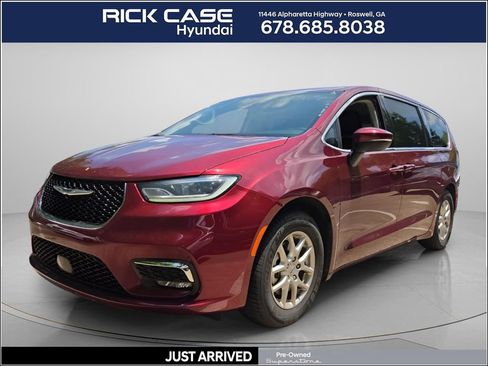 Used 2023 Chrysler Pacifica Touring-L FWD image 1