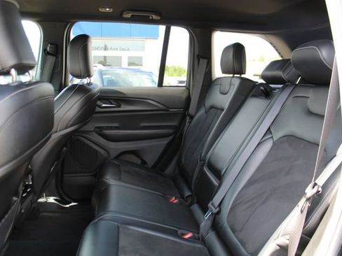 Used 2024 Jeep Grand Cherokee Altitude AWD/4WD image 27
