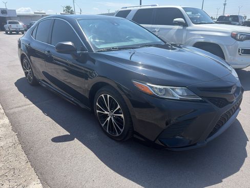 Used 2019 Toyota Camry SE FWD image 7