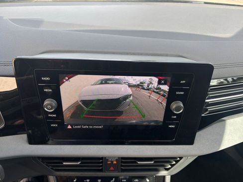 Used 2025 Volkswagen Jetta SE image 17