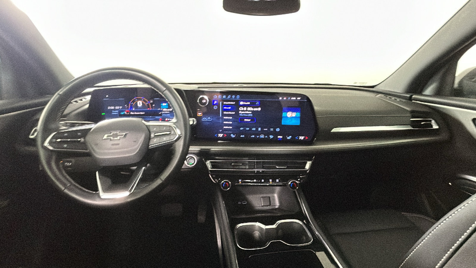 Used 2025 Chevrolet Traverse LT w/ Midnight/Sport Edition AWD/4WD image 32