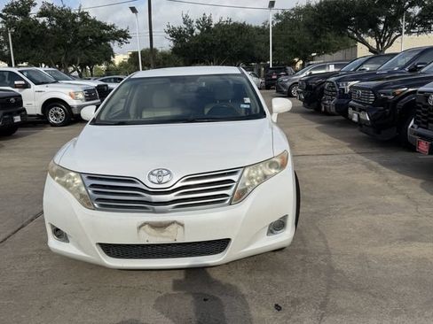 Used 2010 Toyota Venza FWD image 2