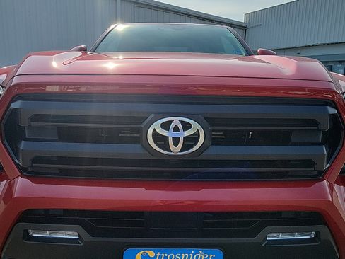 Used 2025 Toyota Tacoma SR5 AWD/4WD image 14