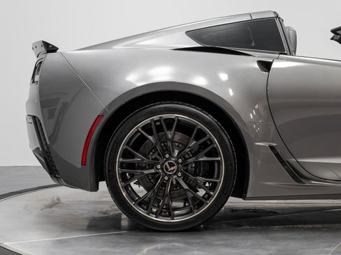 Used 2015 Chevrolet Corvette Z06 w/ 3LZ Preferred Equipment Group image 18