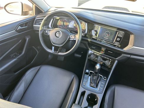 Used 2020 Volkswagen Jetta SE w/ SE Cold Weather Package image 11