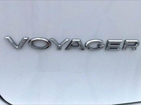 Used 2023 Chrysler Voyager LX FWD image 8