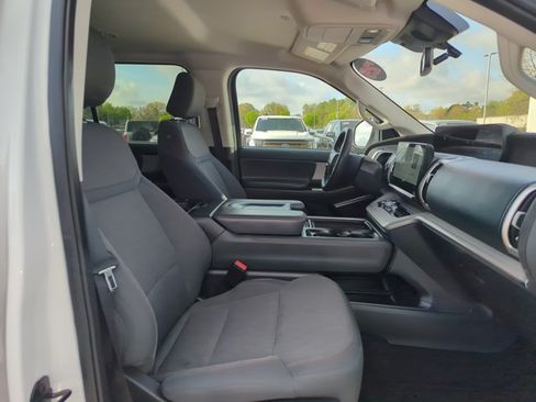 Used 2025 Ford Expedition Active RWD image 25