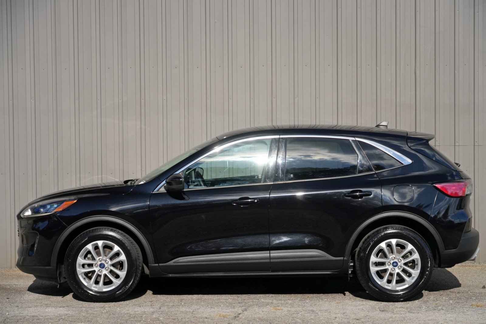 Used 2020 Ford Escape SE FWD image 42