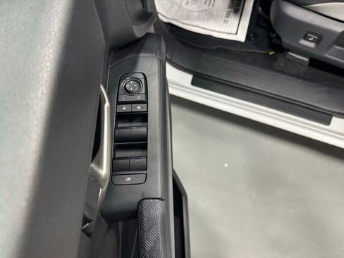 Used 2025 Toyota Tacoma TRD Off-Road image 9