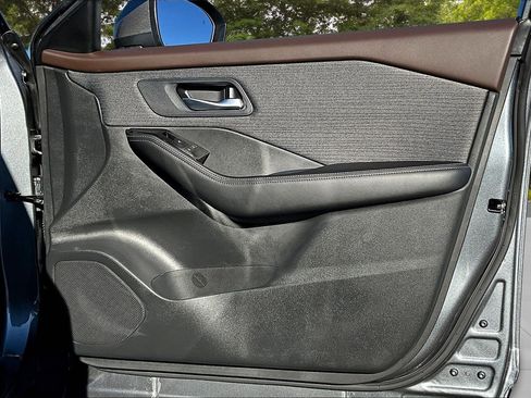 Used 2023 Nissan Rogue SV image 31