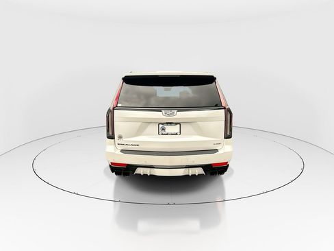 Used 2024 Cadillac Escalade ESV V w/ LPO, Floor Liner Package AWD/4WD image 7