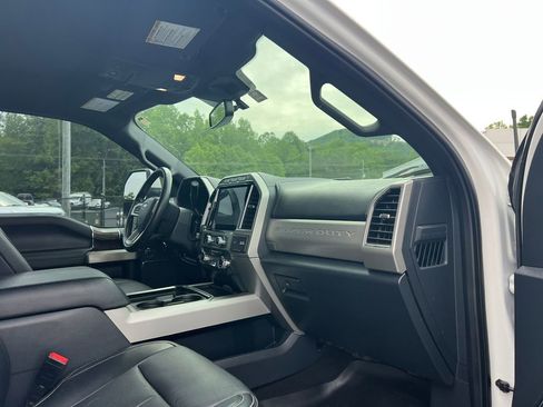 Used 2022 Ford F250 Lariat w/ Lariat Ultimate Package AWD/4WD image 13
