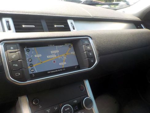 Used 2017 Land Rover Range Rover Evoque SE image 15