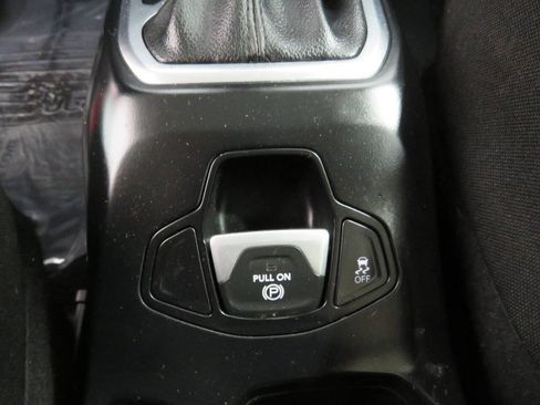 Used 2018 Jeep Renegade Latitude FWD image 25