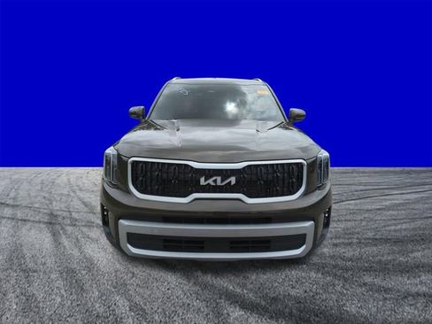Used 2023 Kia Telluride EX w/ EX Captain's Chair Package AWD/4WD image 9