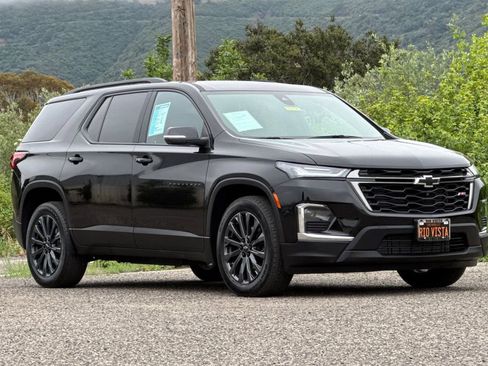 Used 2023 Chevrolet Traverse RS w/ LPO, Cargo Package FWD image 2