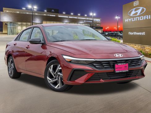 Used 2025 Hyundai Elantra Sport FWD image 3
