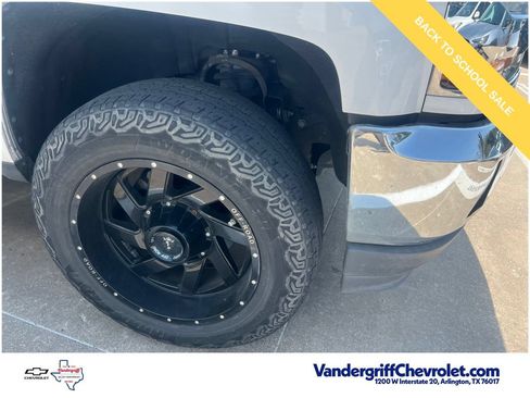 Used 2018 Chevrolet Silverado 1500 LT w/ Texas Edition RWD image 6