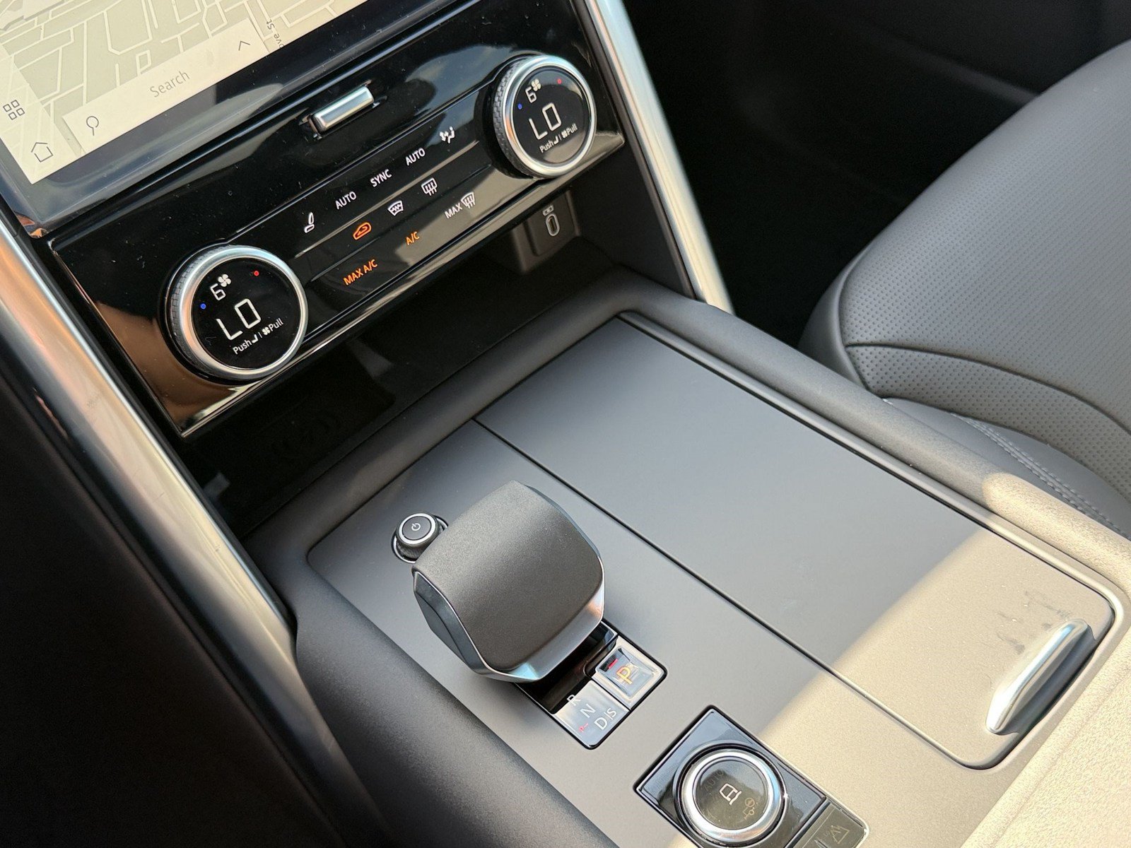 New 2026 Land Rover Discovery Limited Edition AWD/4WD image 18